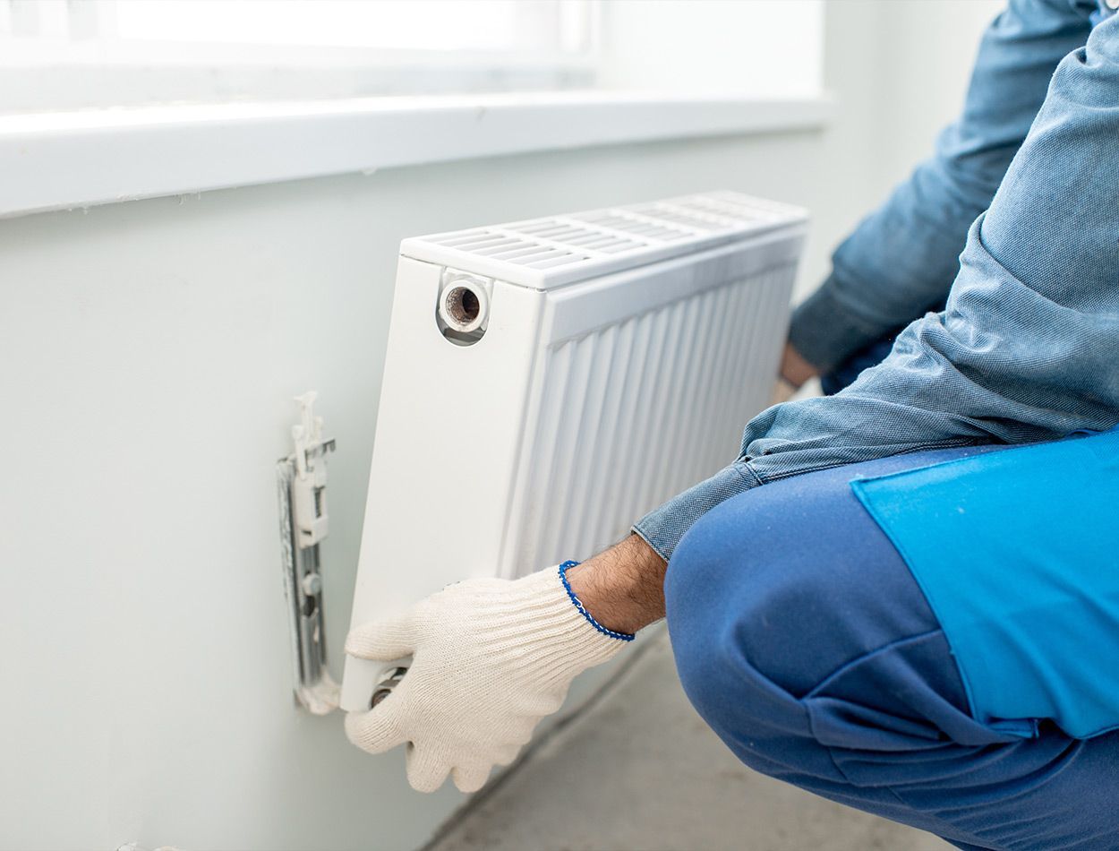 Installation d'un radiateur à l'aide d'une fixation murale