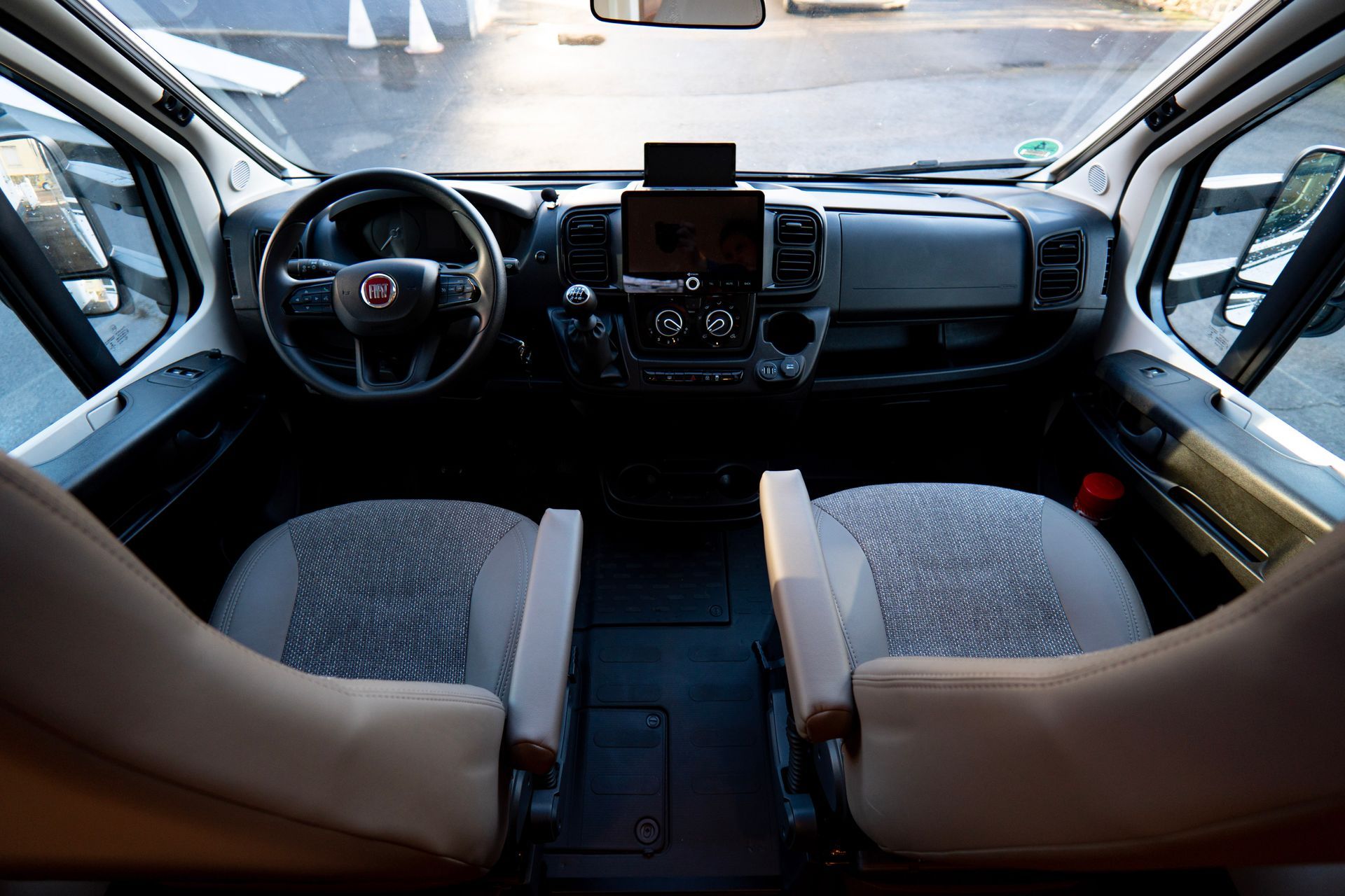 Carado T338 Wohnmobil Sitze vorn