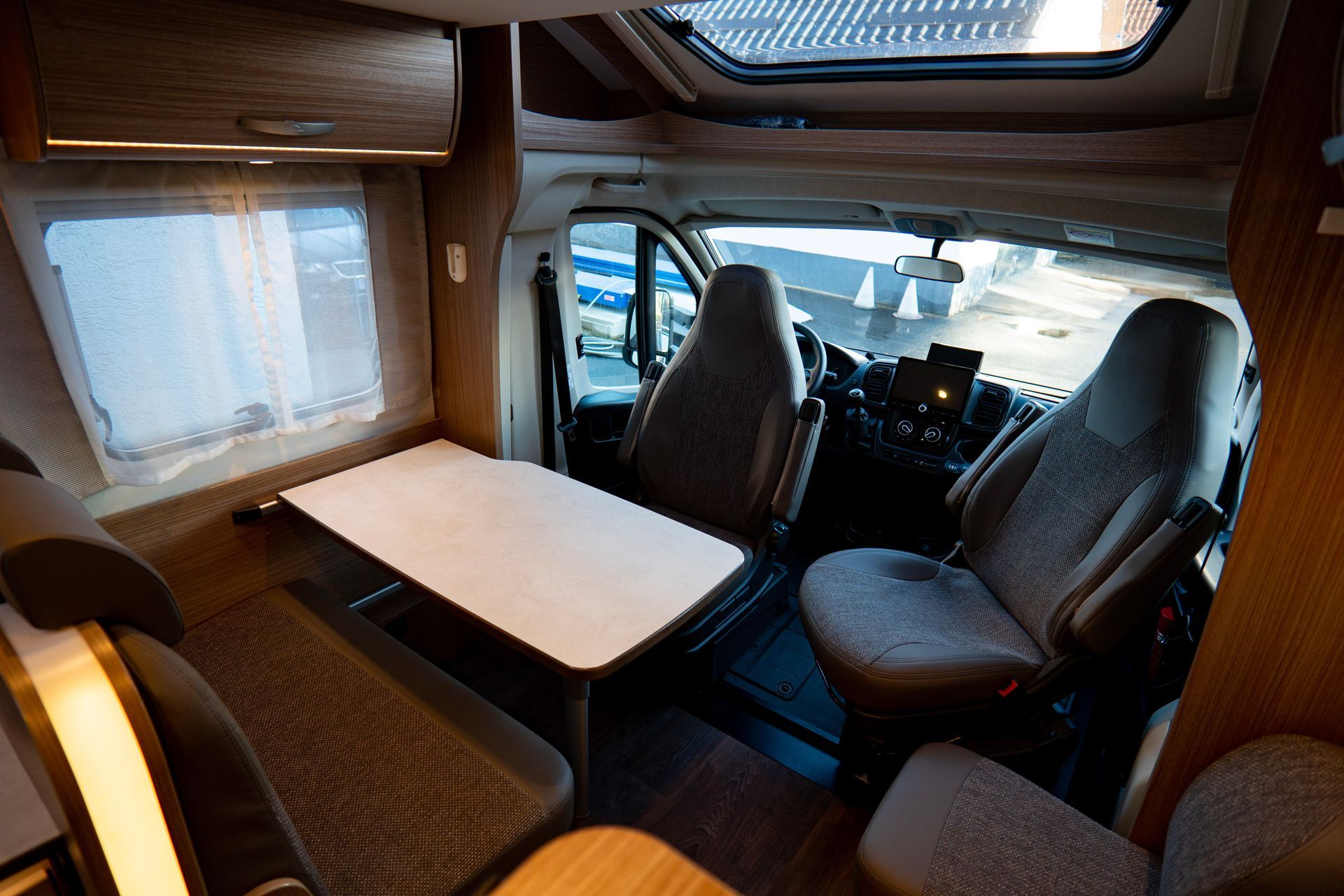 Sitzecke im Carado T338 Wohnmobil