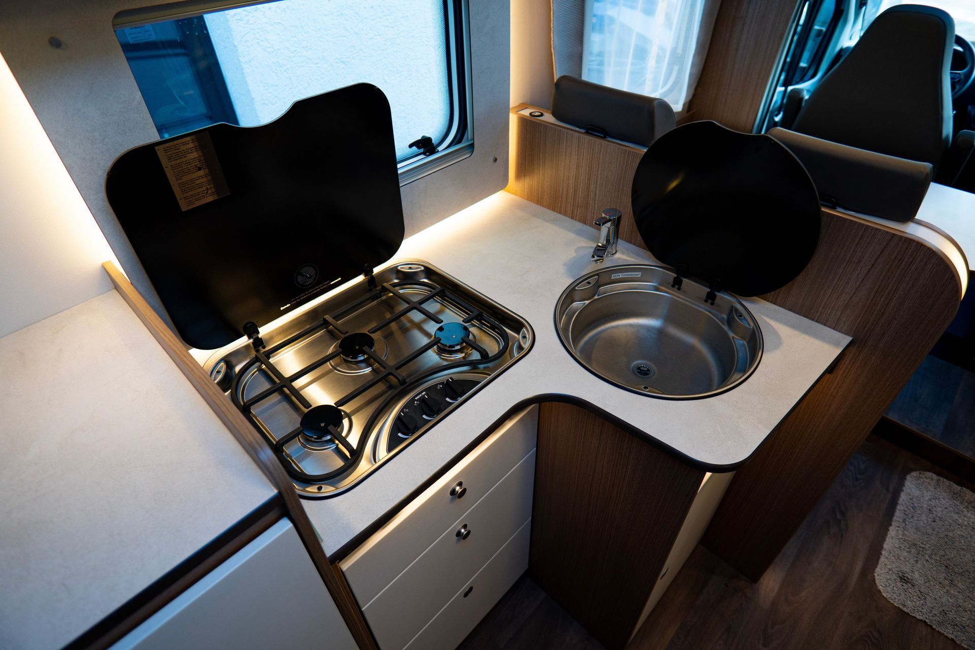 Küche im Carado T338 Wohnmobil