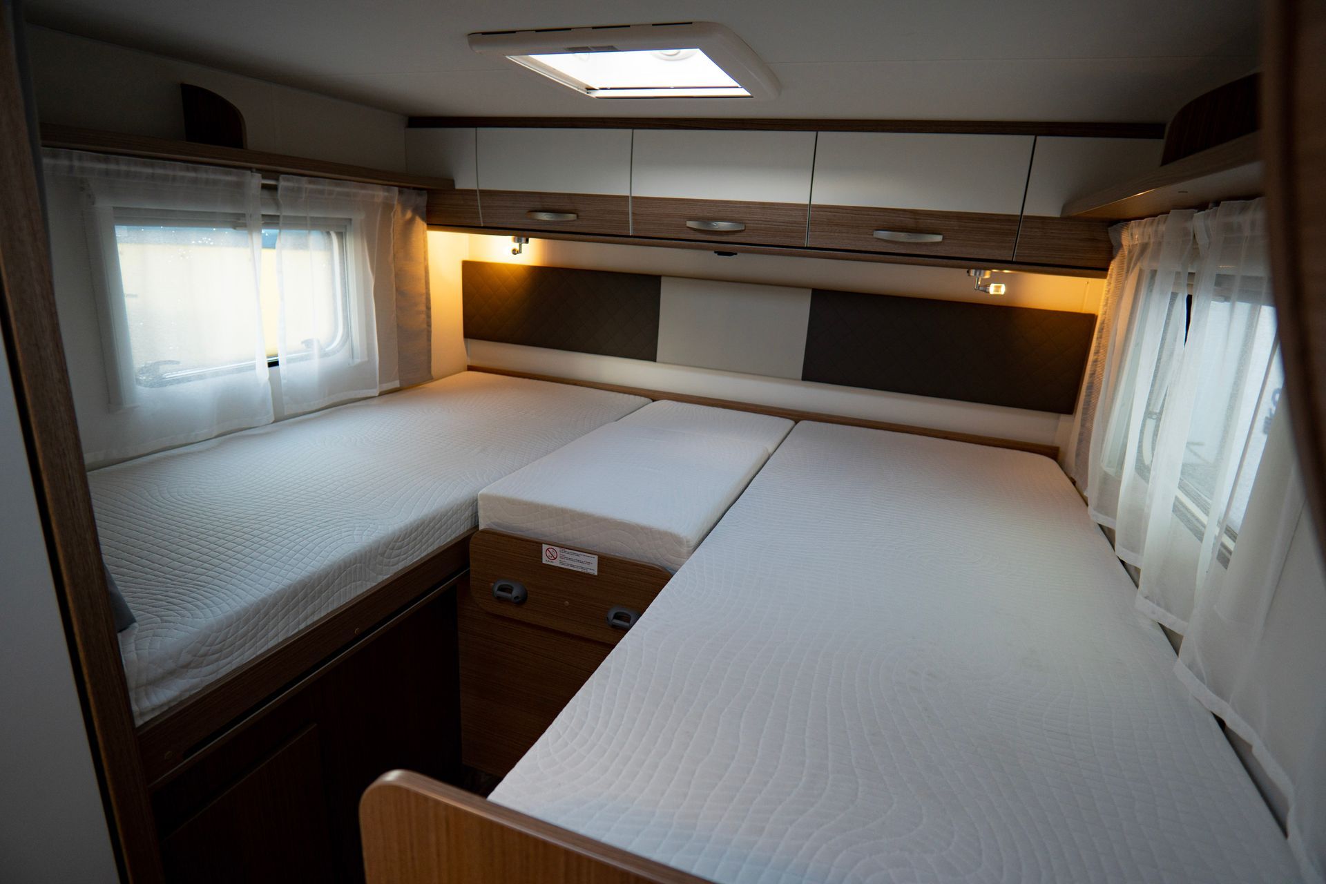 Doppelbett im Carado T338 Wohnmobil