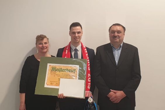 Autohof Billlig Teambild mit Meisterbrief