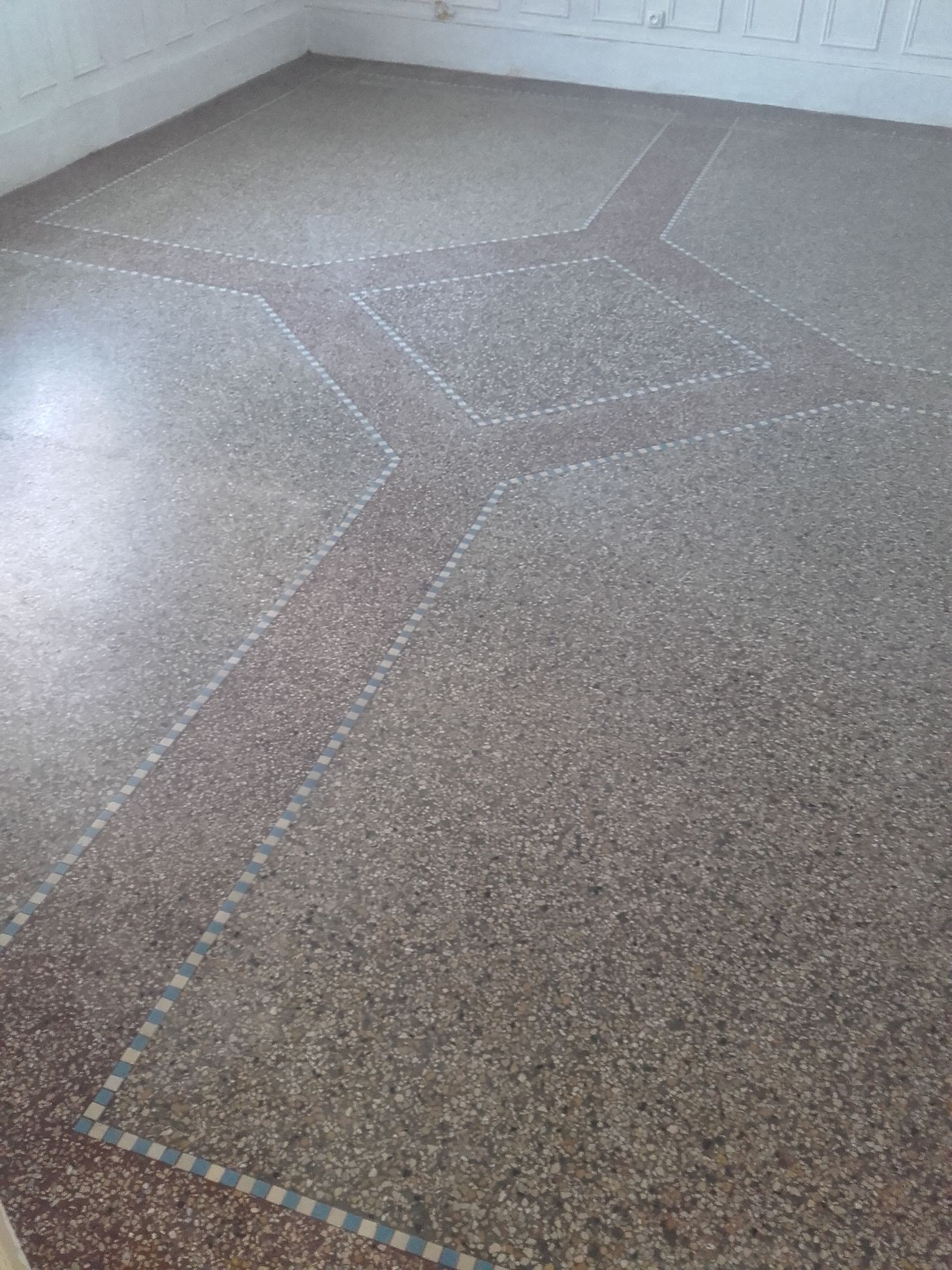 Rénovation d'un sol en granito terrazzo