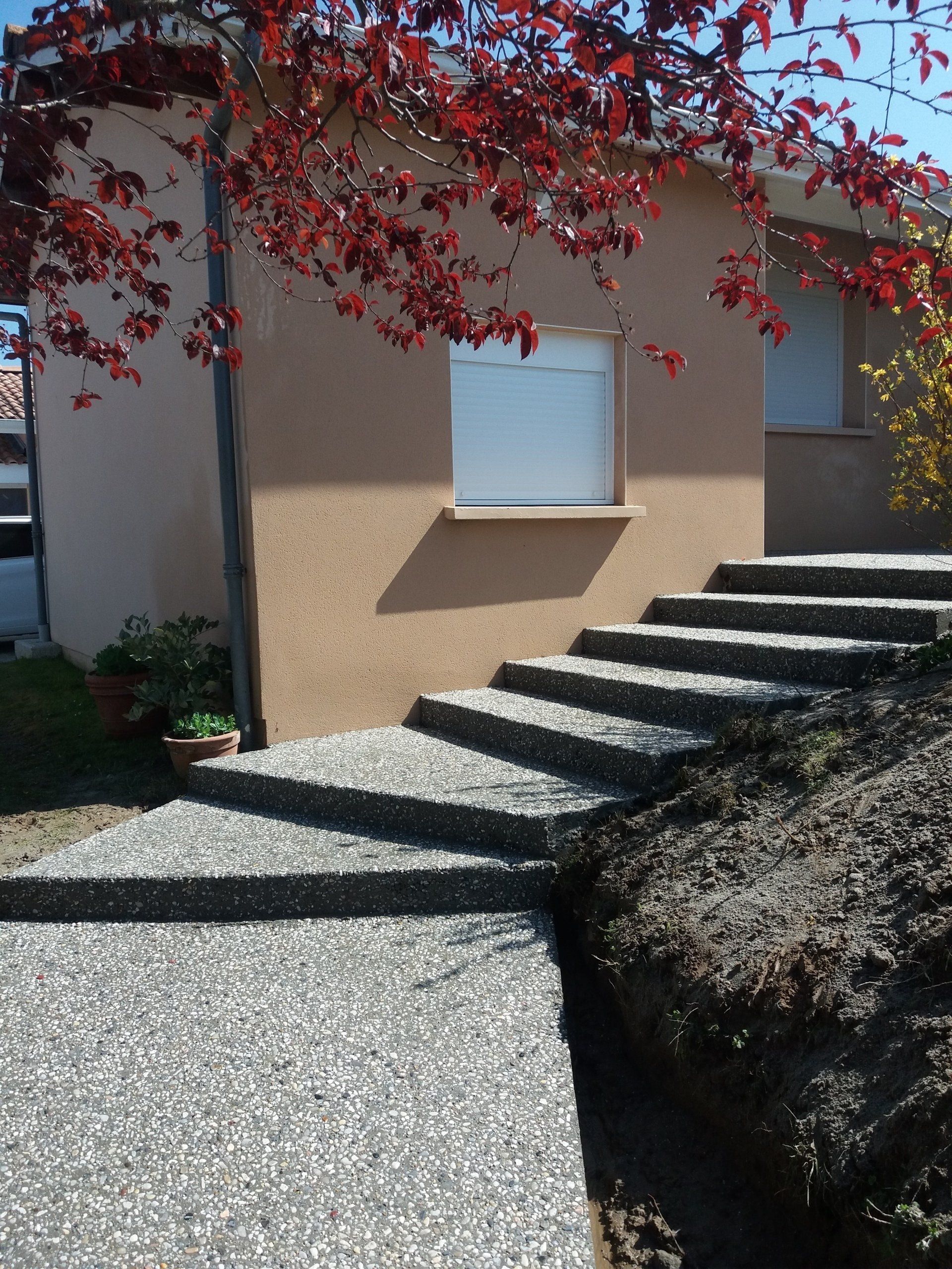 Escalier devant une maison
