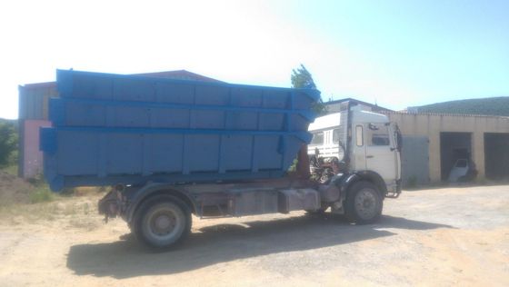 Camion benne bleue