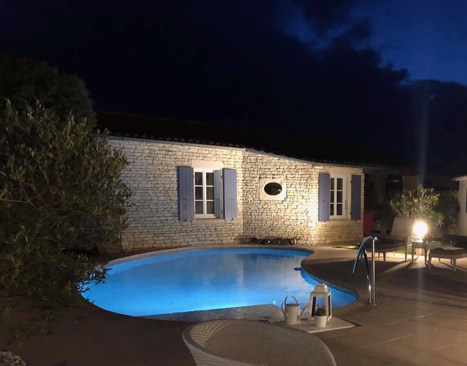 Éclairage de piscine
