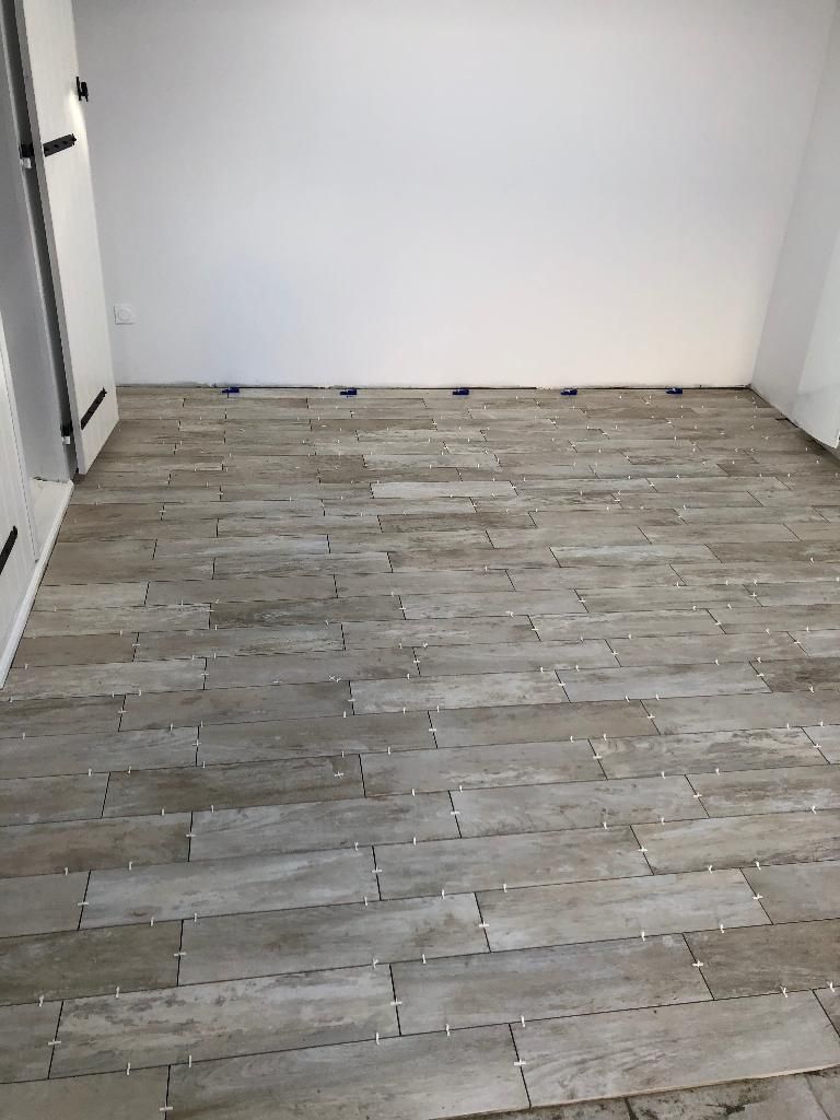 Finition d'une pose de carrelage
