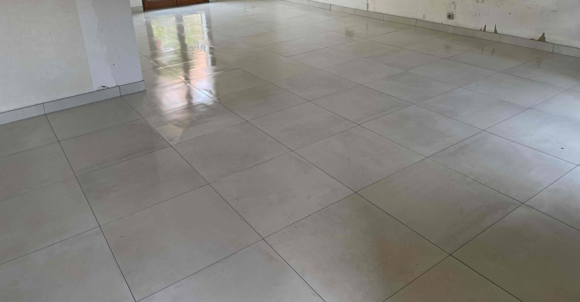 Carrelage après la pose d'un artisan