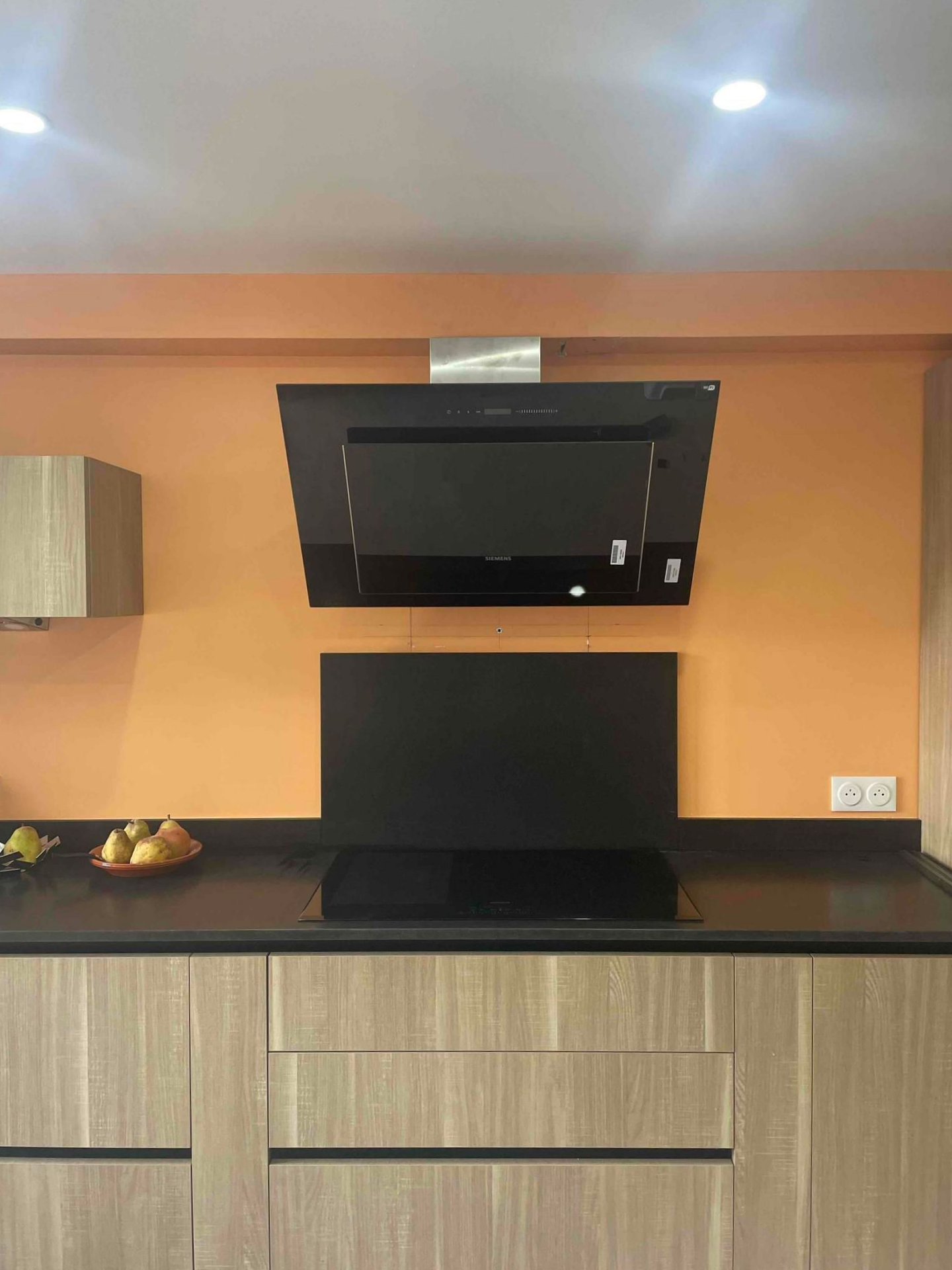 Mur orange d'une cuisine
