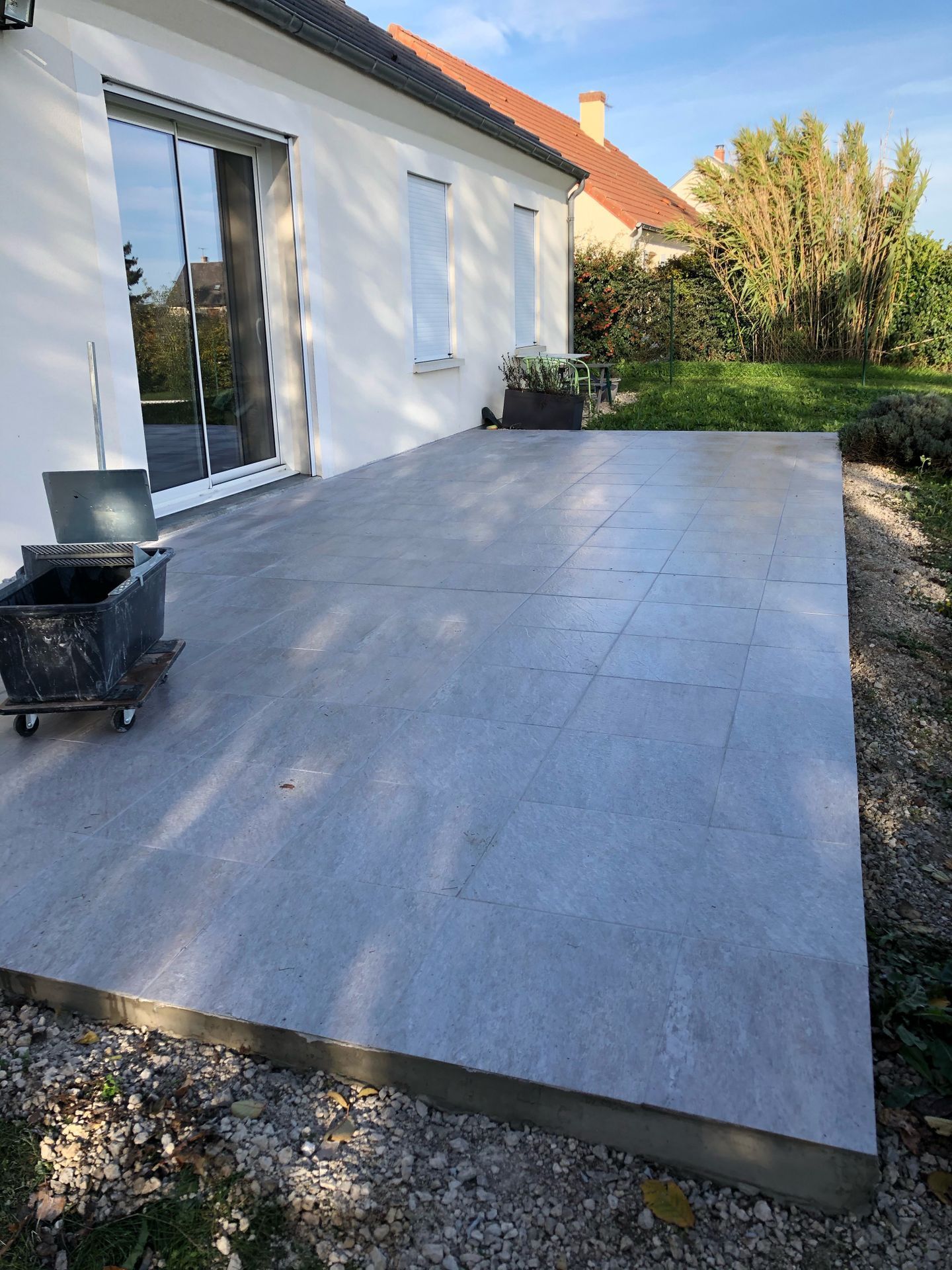 Installation d'une terrasse en carrelage