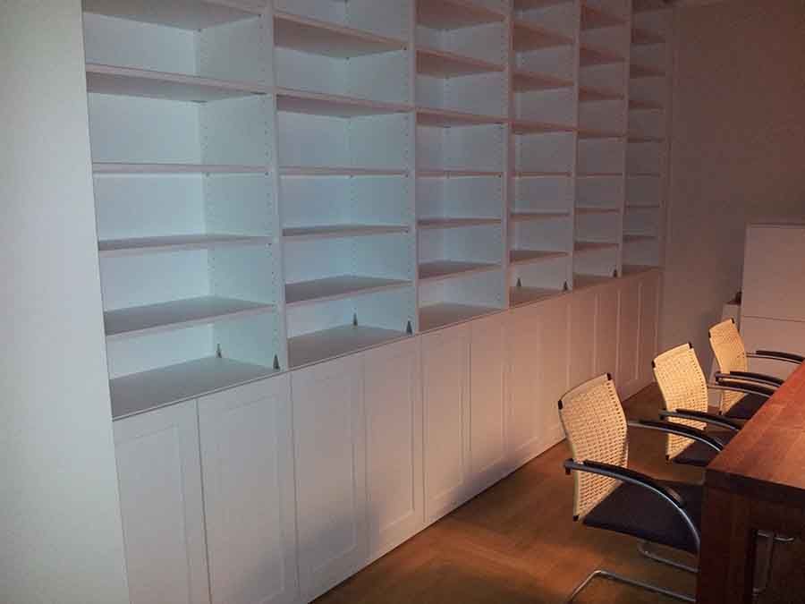 großes Bücherregal