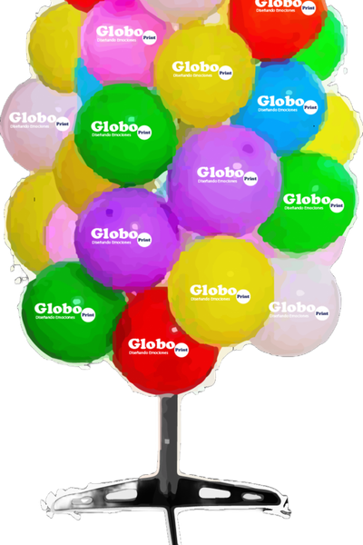 Globos con mensajes de cumpleaños y números, junto con regalos y decoraciones, en un entorno muy iluminado.