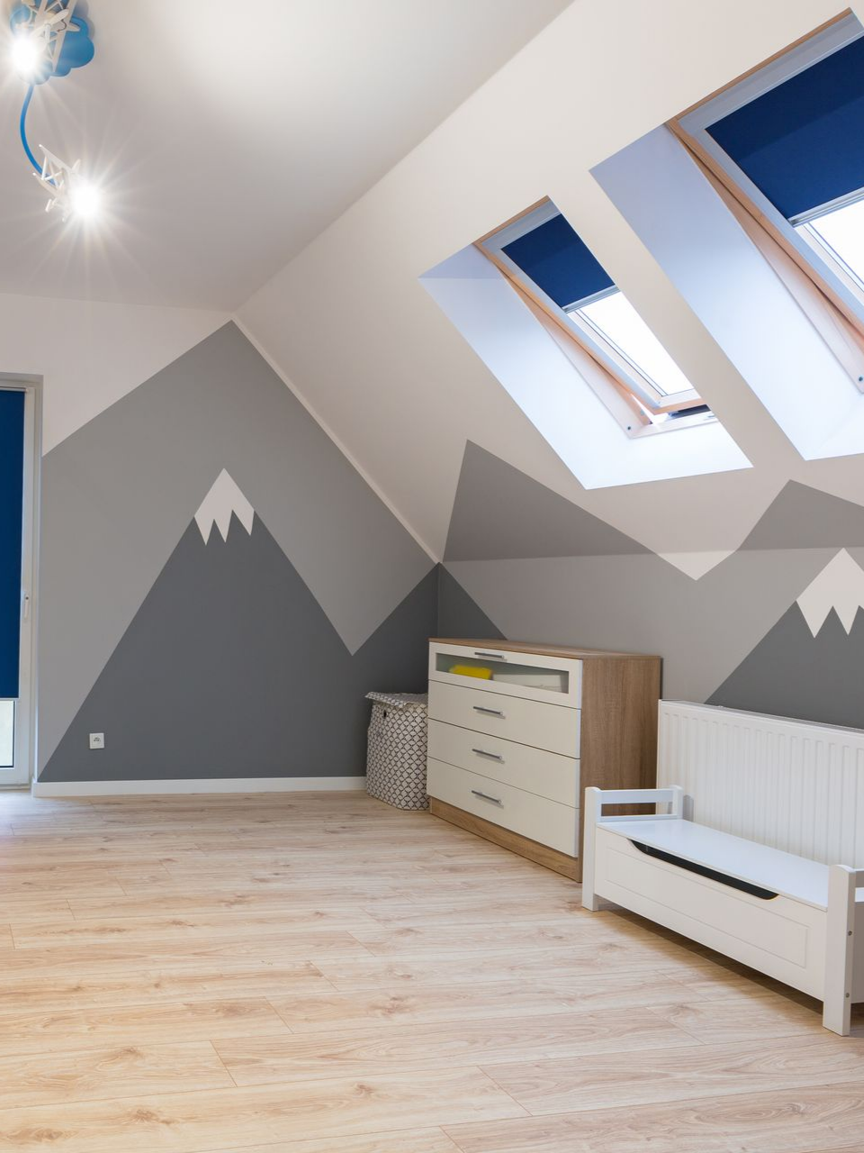 Peinture de montagne sur un mur