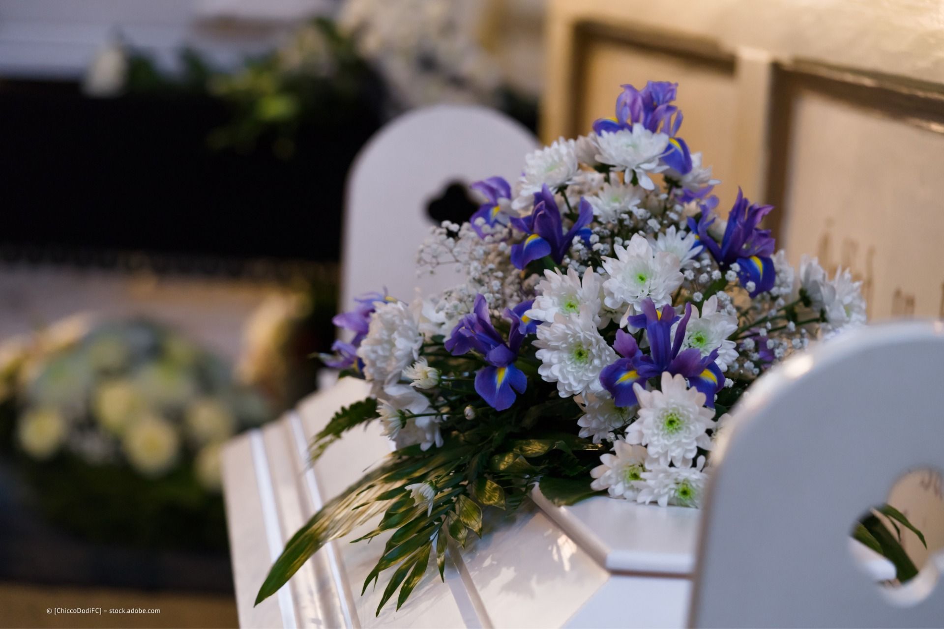 Bild von Blumen auf Sarg