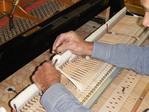 Philippe Pyronnet accorde et répare vos pianos dans l'Ariège, à Rieux-de-Pelleport, dans l'Aude et la Haute-Garonne