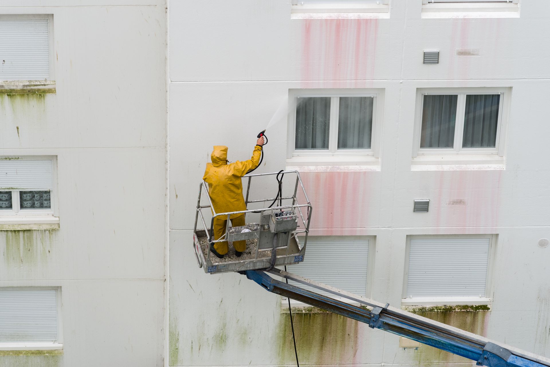 Traitement hydrofuge de la façade d'un bâtiment
