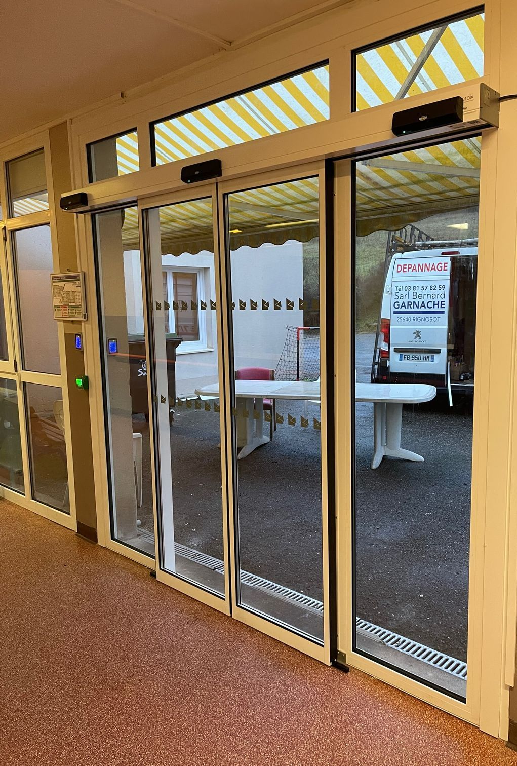 Porte vitrée sécurisée