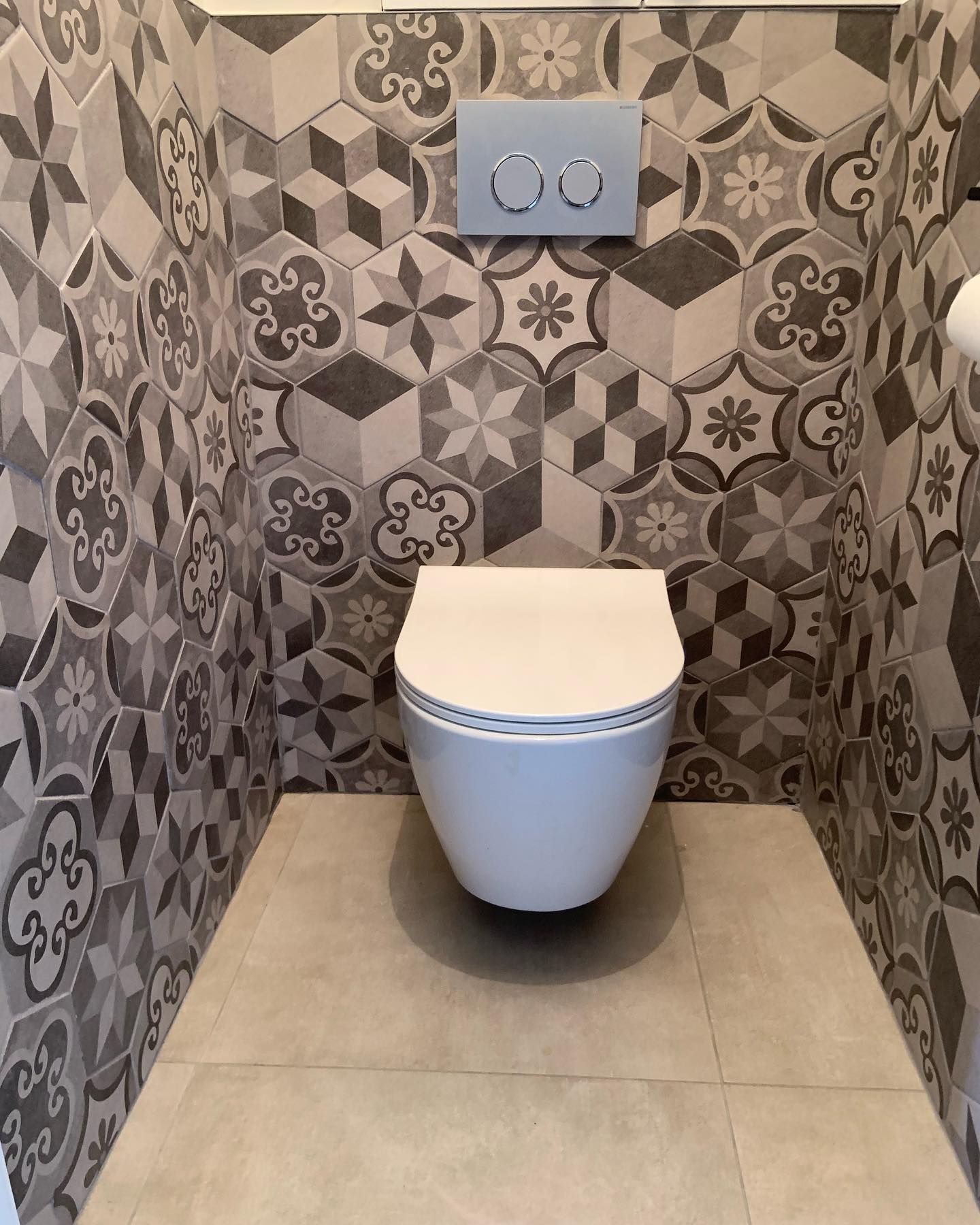 Installation de WC suspendues avec crédence