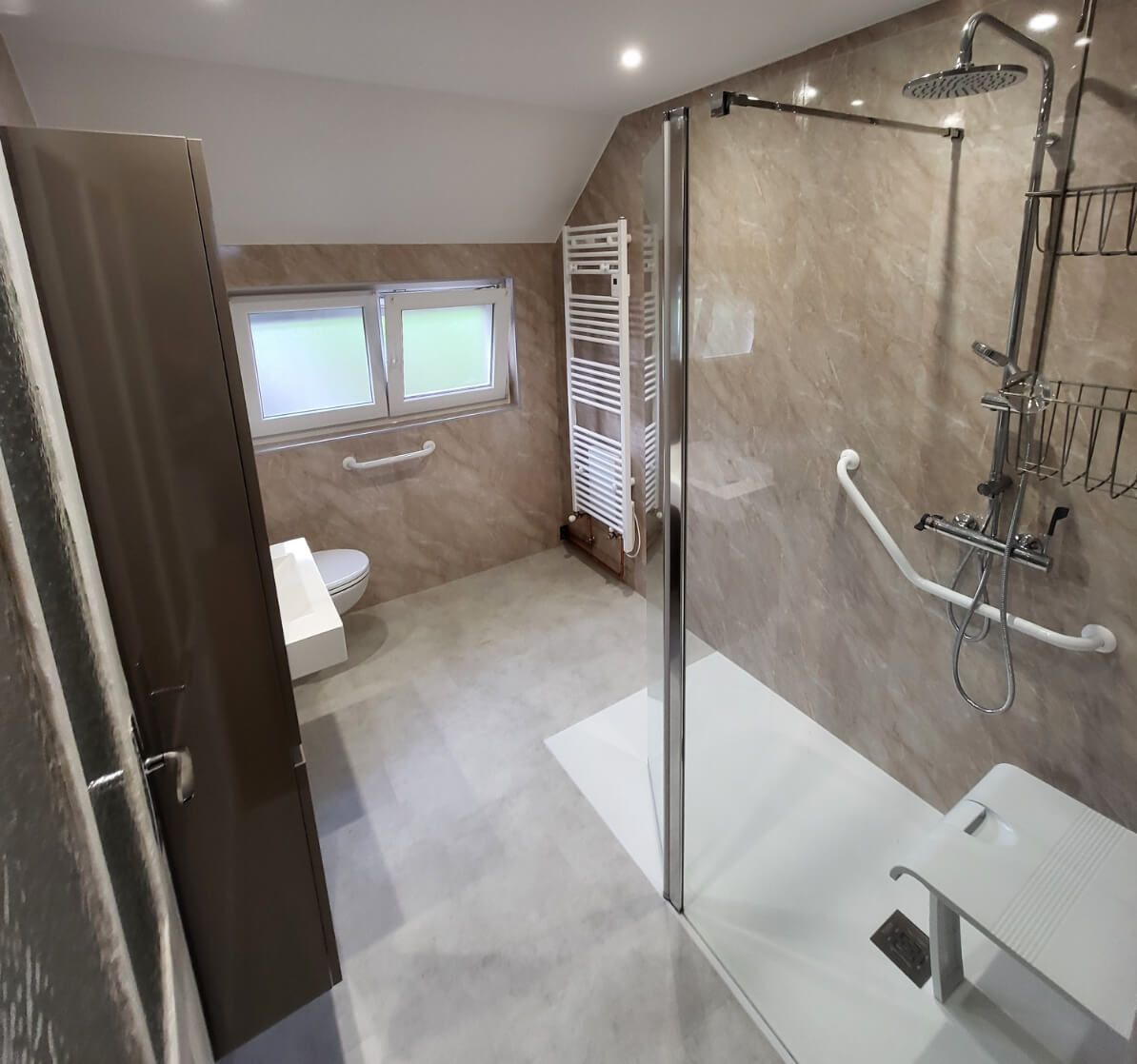 Salle de bains pour PMR