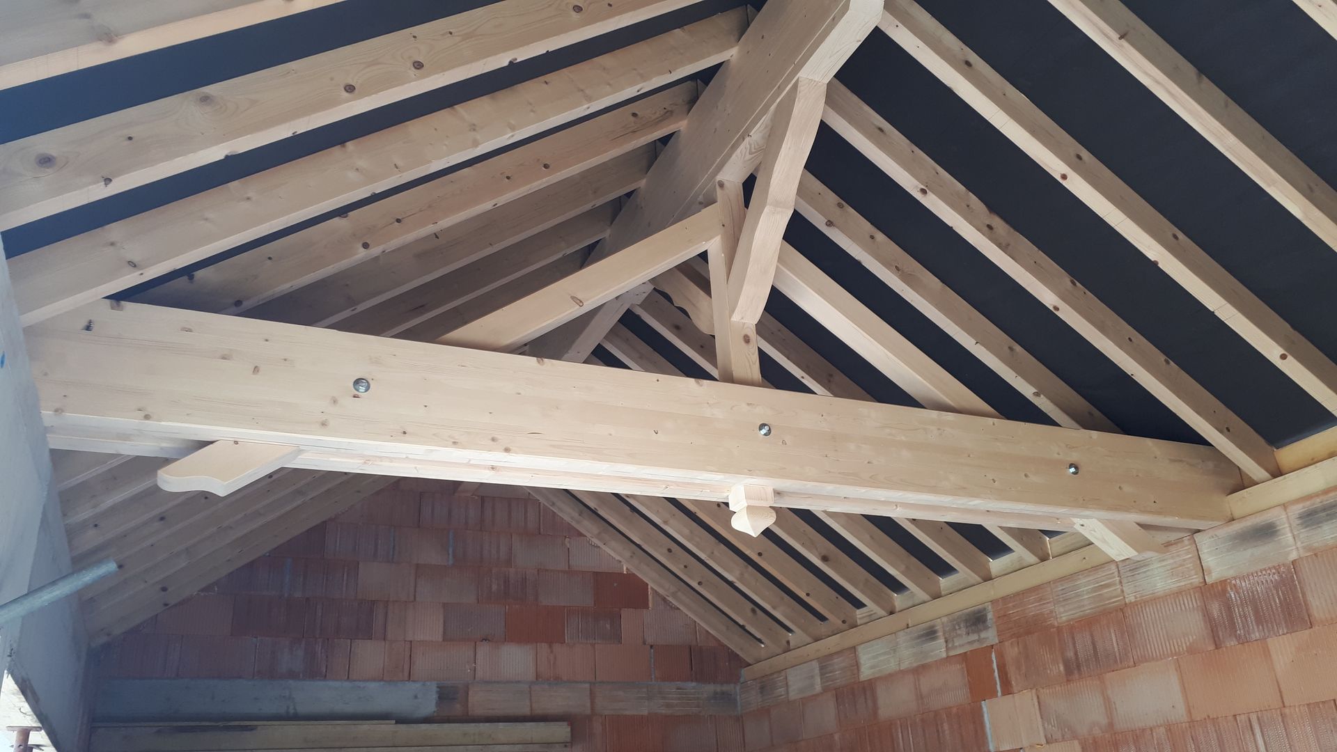 Charpente en bois de sapin