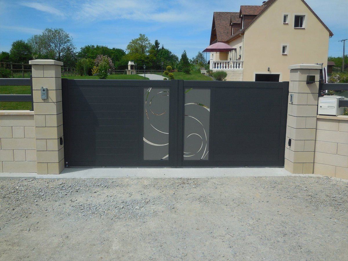 Portail noir et gris