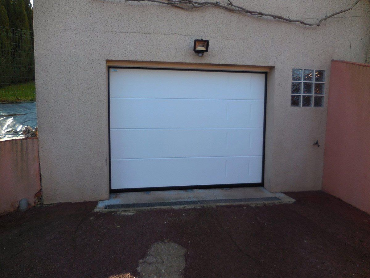 Porte de garage blanche
