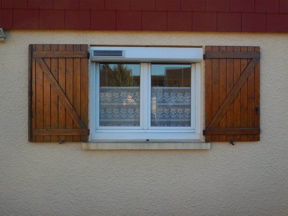 Volets en bois vernis