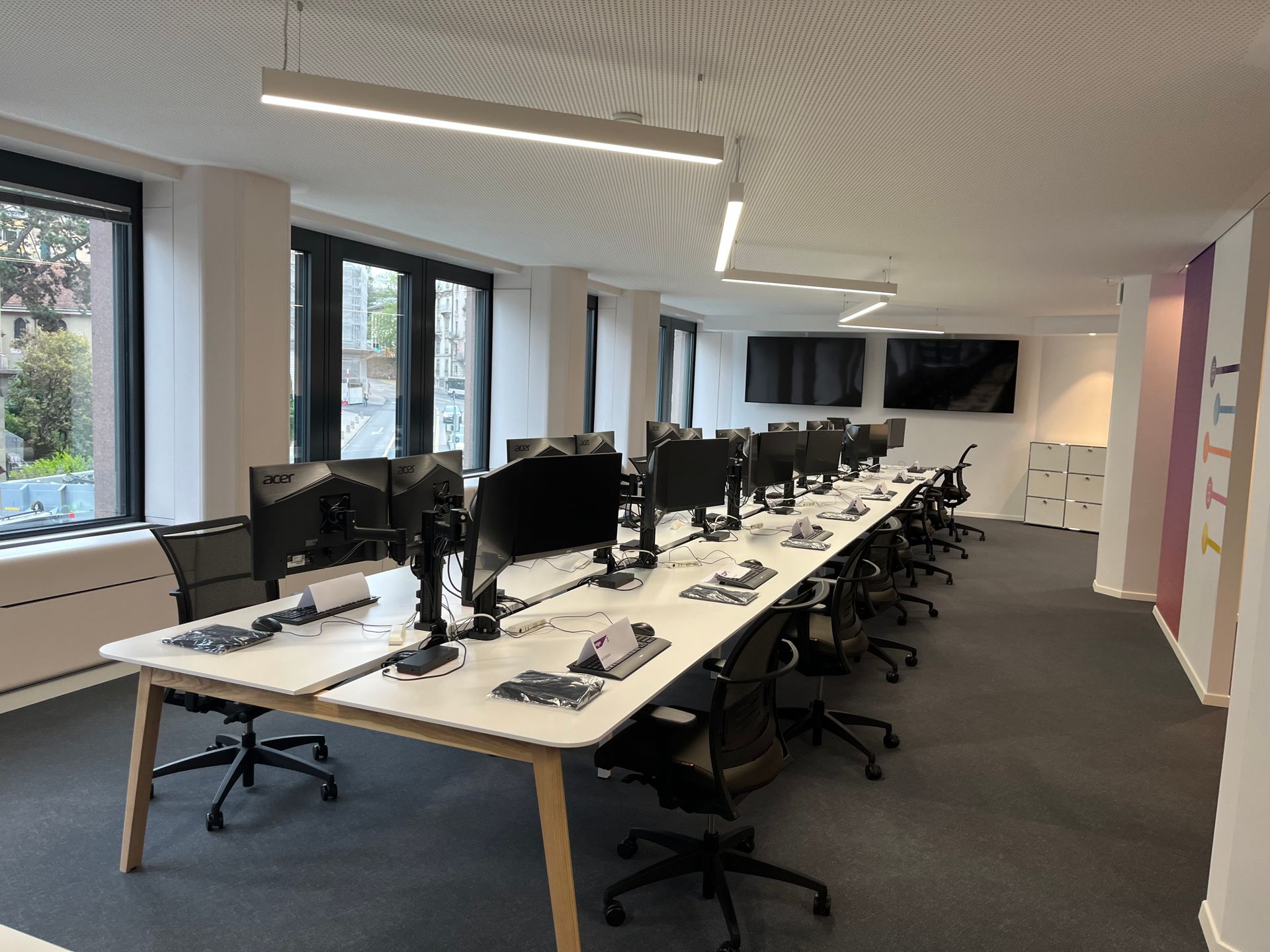A large office with a lot of desks and chairs.