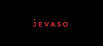 Logotipo rojo de JEVASO centrado sobre un fondo negro.