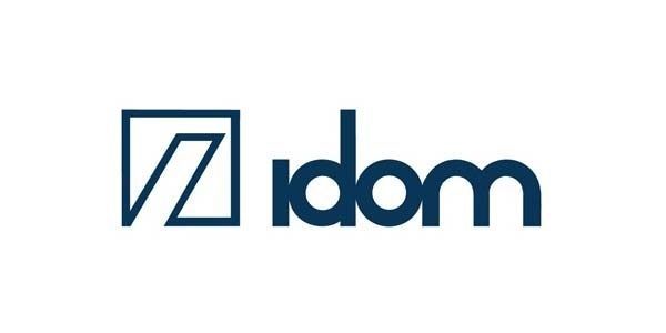 Logotipo de Idom en azul oscuro con un icono cuadrado geométrico sobre un fondo blanco.