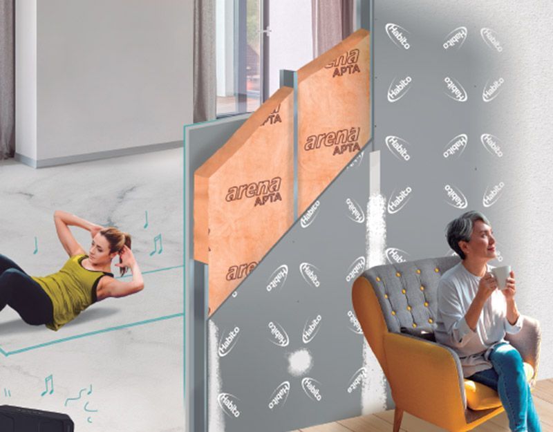 Rollos de aislamiento Isover con un icono de mano levantando uno. También se muestra una pieza cuadrada de aislamiento.