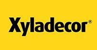 Logotipo de Xyladecor en texto negro sobre fondo amarillo.