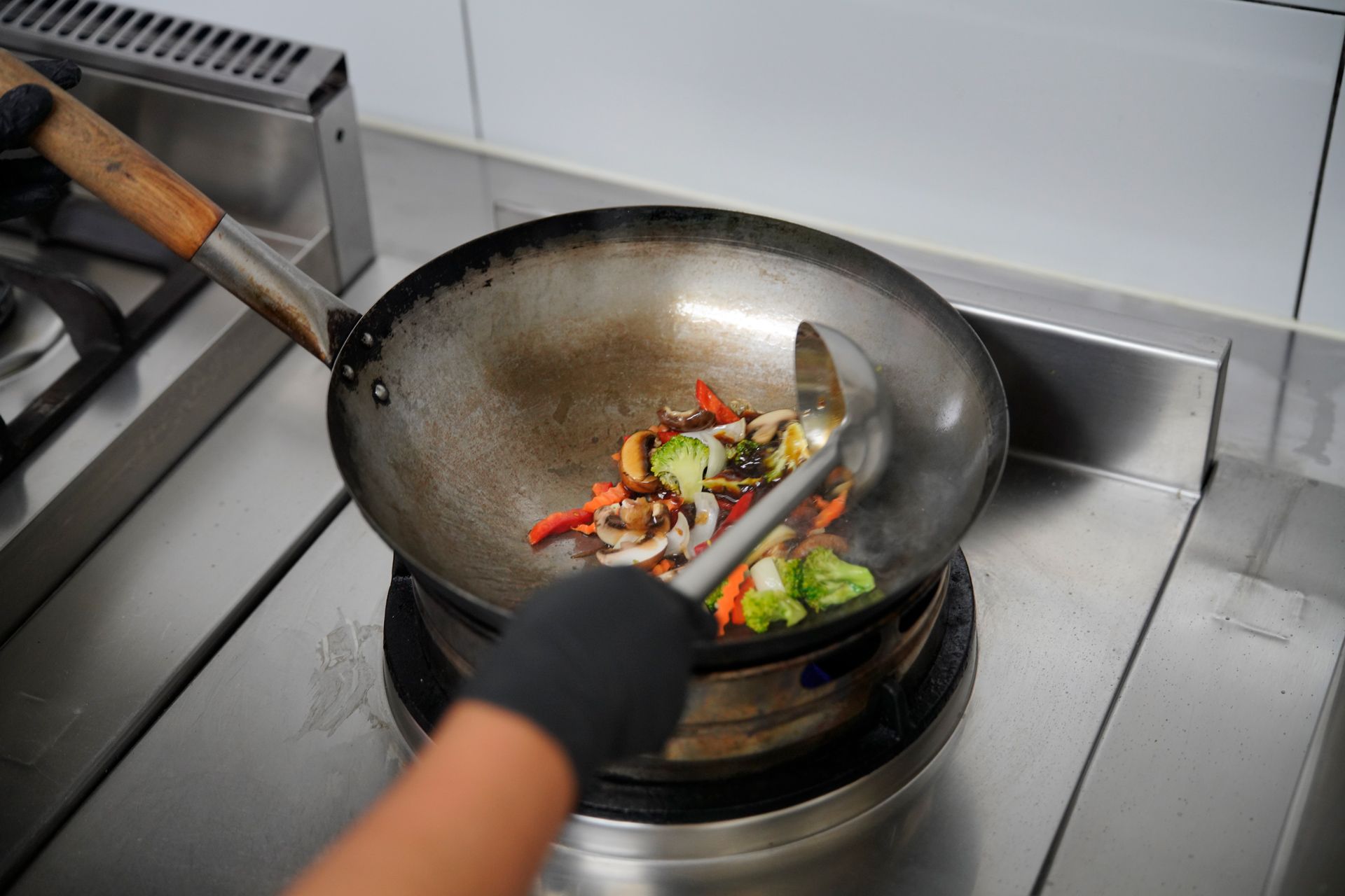 Gemüse in einem Wok.