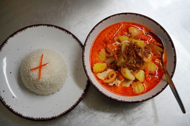 Rotes Curry (Beilage Reis) Rotes Curry (Beilage Reis)
