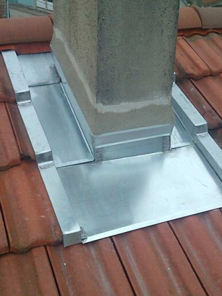 Zinguerie autour d'une cheminée