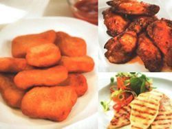 Un collage de tres platos de comida que incluyen nuggets de pollo, alitas de pollo y pollo a la parrilla.