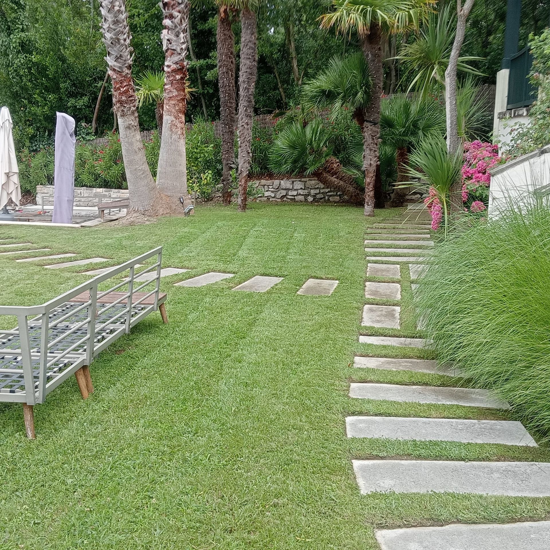 Travaux de tonte de pelouse et d'entretien de jardin