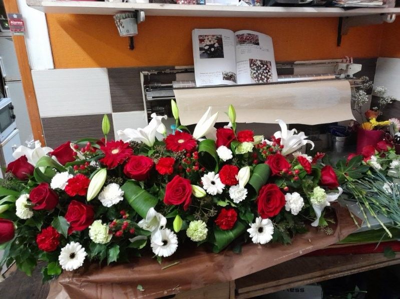 Roses blanches et rouges