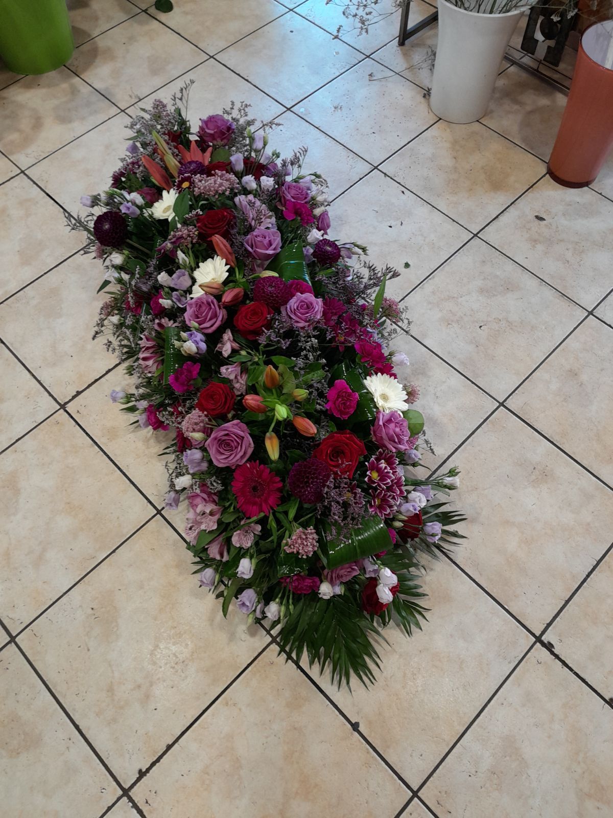 Composition florale de couleur fuchsia, rose et blanche