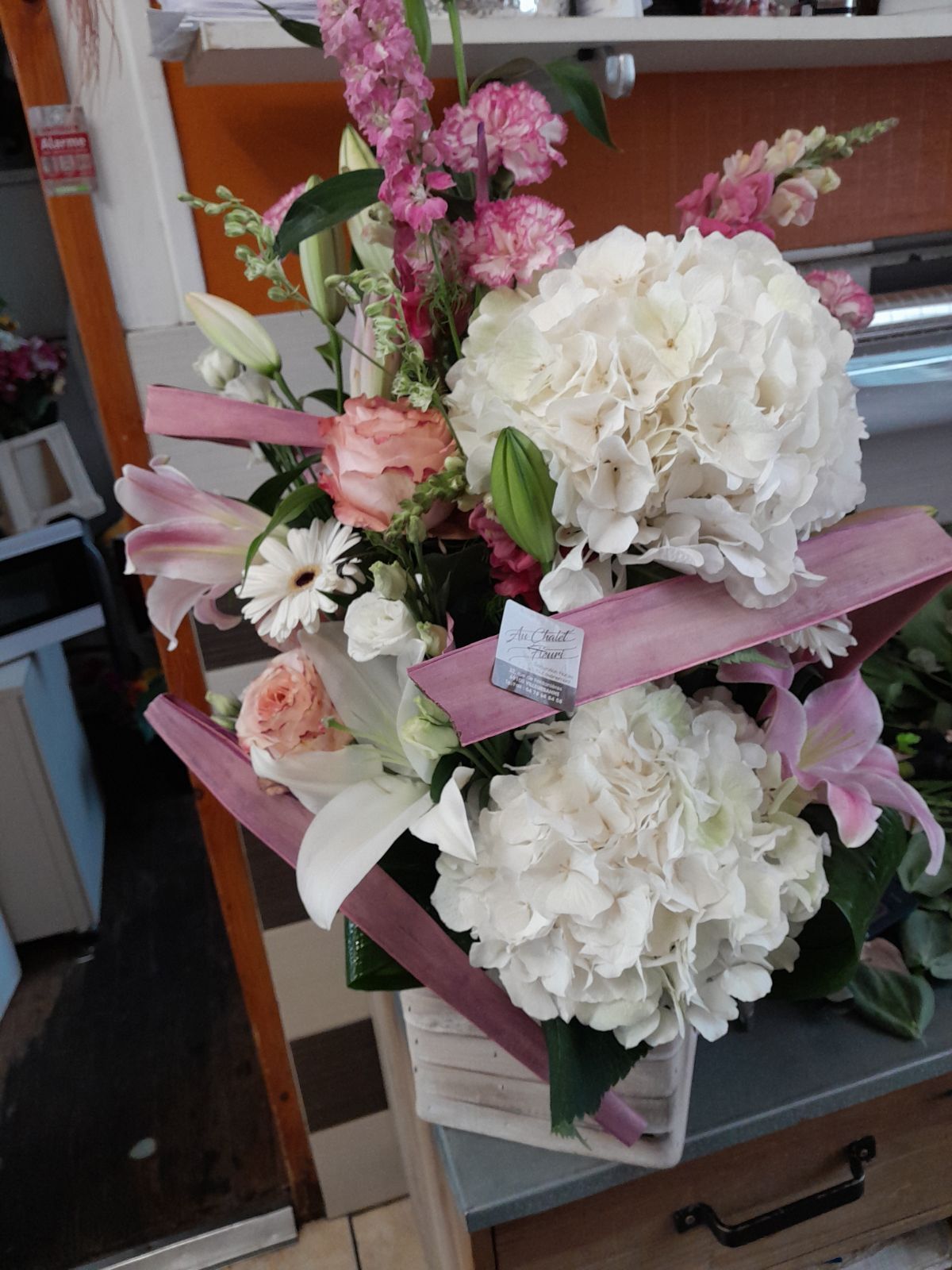 Bouquet de la mariée avec des hortensias blancs