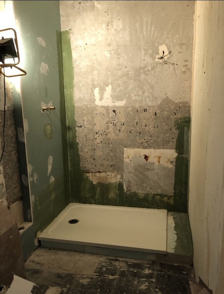 Carrelage d'une douche avant