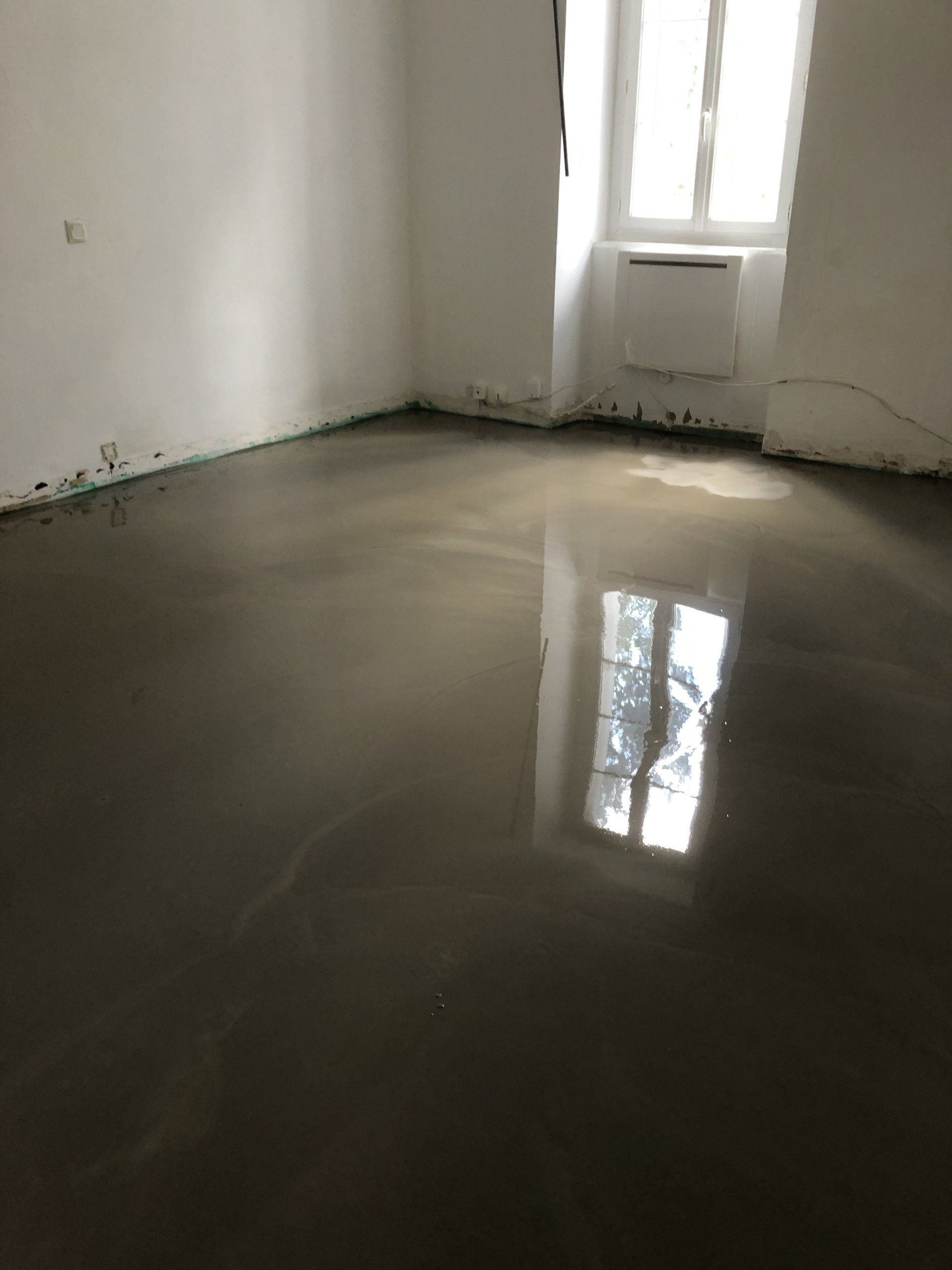 Préparation de sol avant carrelage