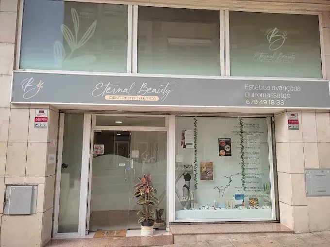 Un escaparate con un cartel que dice belleza eterna