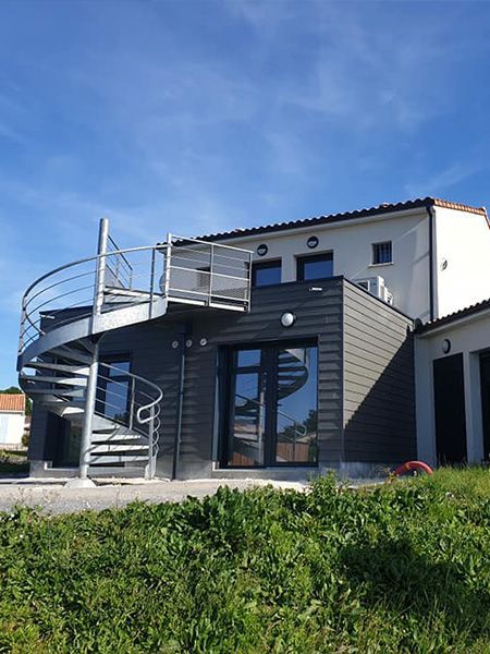 Contreplongée sur bâtiment de santé