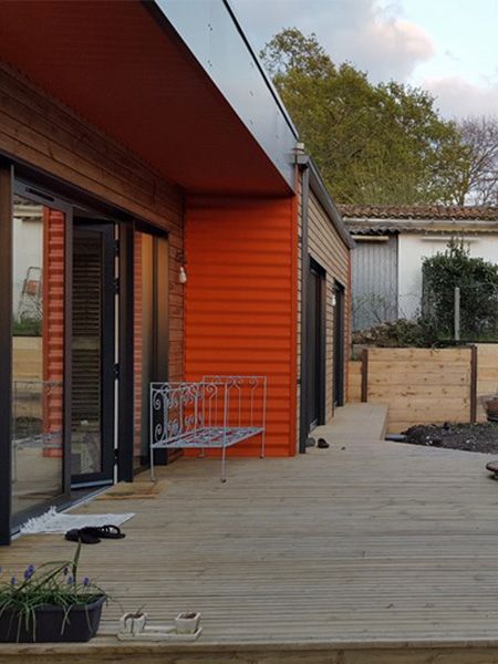 Façade avec bardage orange