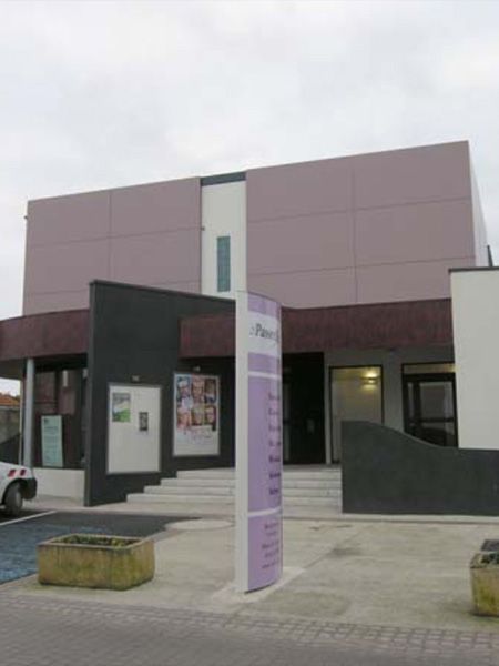 Façade avec bardage rose