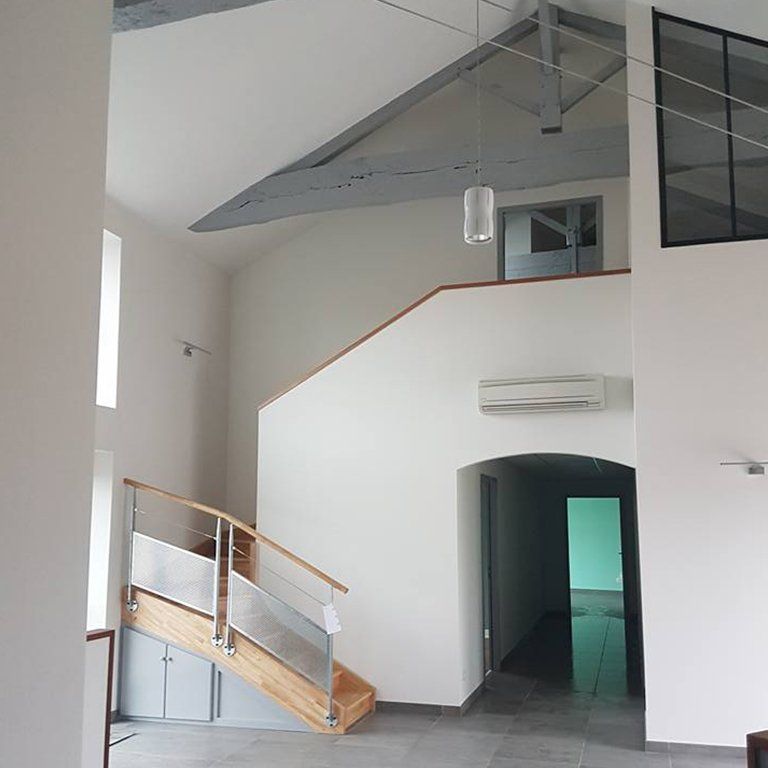 L'intérieur design d'une salle des fêtes