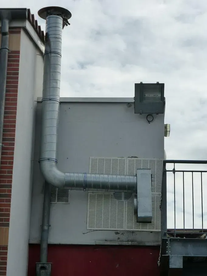Tuyaux d’air en extérieur de la boutique