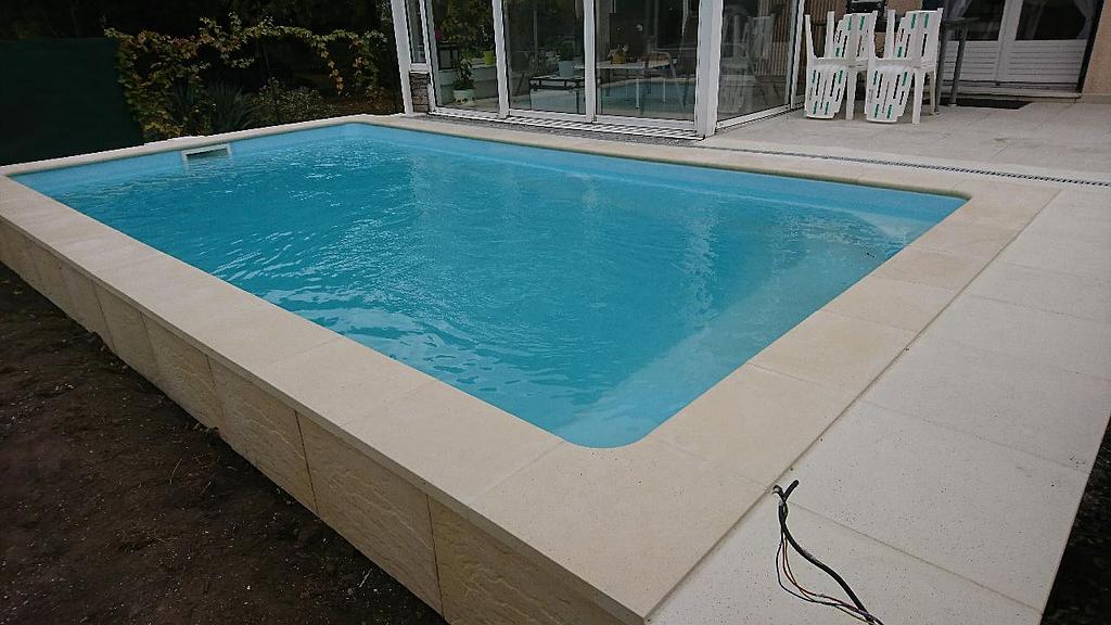 Piscine coque enterrée