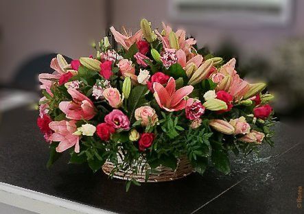 corbeille de fleurs deuil tons roses lys